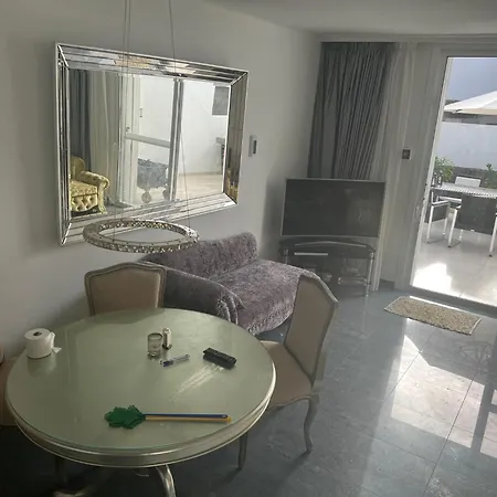 Luxury 4 Bedroom With Jacuzzi & Large Garden Villa Playa de las Américas