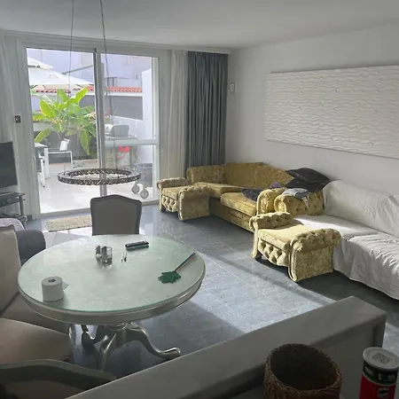 Luxury 4 Bedroom With Jacuzzi & Large Garden Villa Playa de las Américas