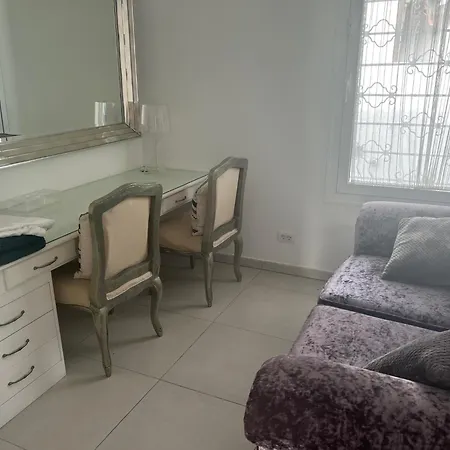 Vila Luxury 4 Bedroom With Jacuzzi & Large Garden
