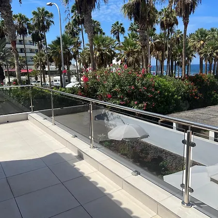 Luxury 4 Bedroom With Jacuzzi & Large Garden Vila